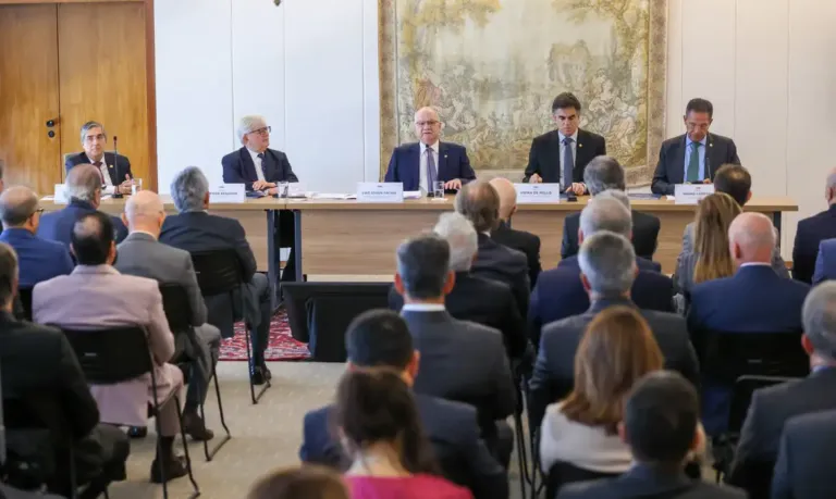 Fachin defende distanciamento de interesses no Judiciário