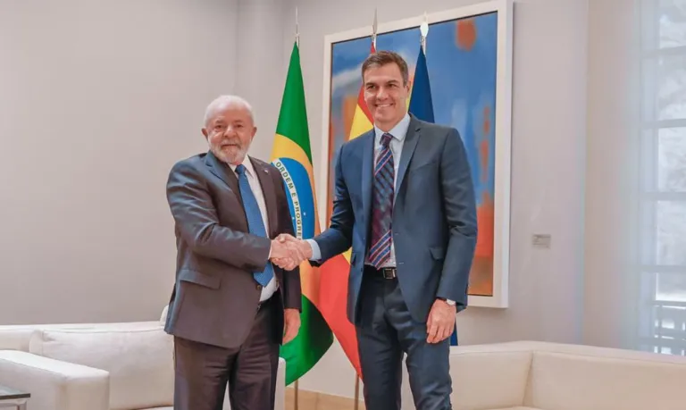Lula conversa com Pedro Sánchez e confirma viagem à Espanha