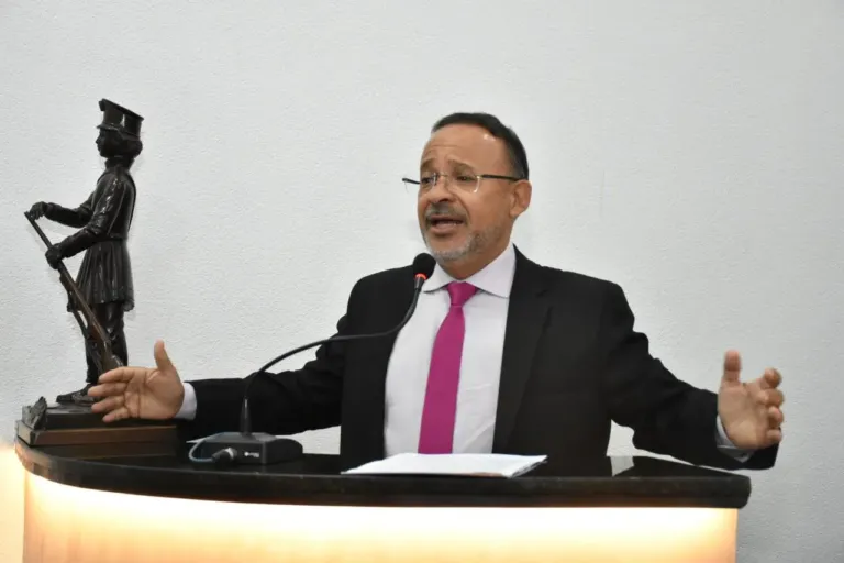 Moradores reivindicam limpeza, retirada de mato e pavimentação de ruas no SIM