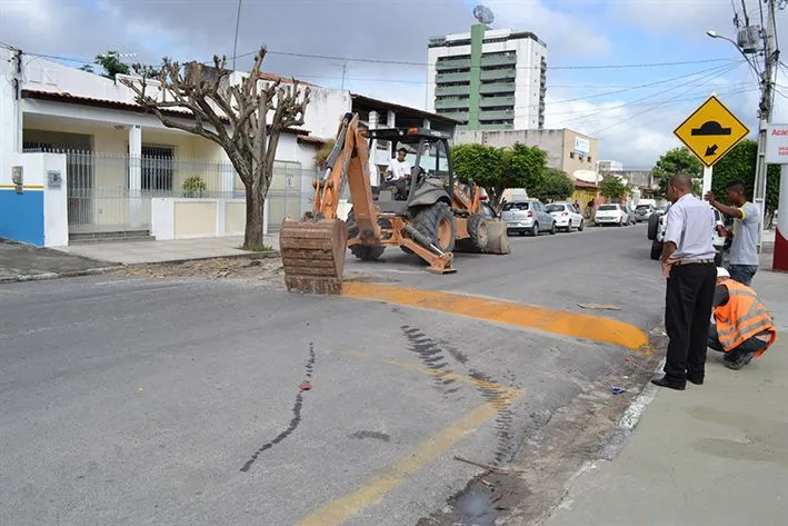 Projeto de Lei estabelece normas de padronização e sinalização de quebra-molas em Feira
