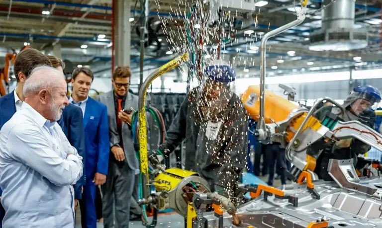 Lula diz que aumento do preço dos combustíveis é injustificável