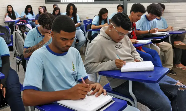 Sistema permite emissão de certificado de conclusão do ensino médio