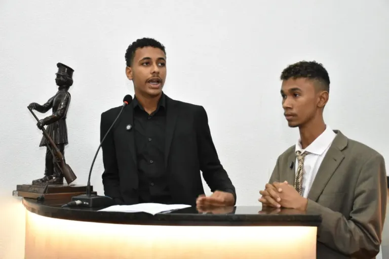 Estudantes de escola estadual defendem foco em arborização para prevenção a desastres em Feira