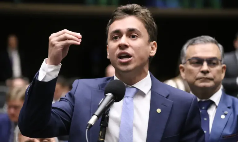 Nikolas Ferreira viajou em jato de Vorcaro na campanha de 2022