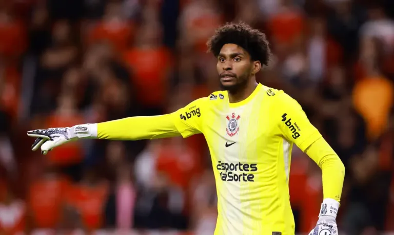 Goleiro Hugo Souza é convocado para a seleção após lesão de Alisson