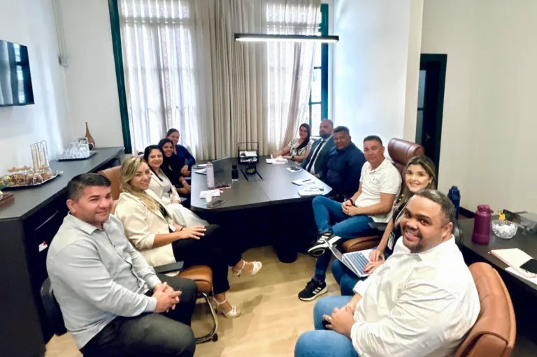Reunião entre presidente e gerências setoriais fortalece compromisso com legalidade e transparência