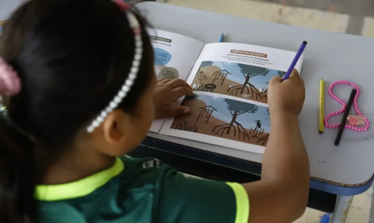 Criança diz a Lula que um “mundo mágico” se abriu ao aprender a ler