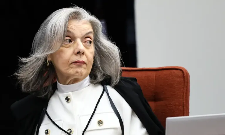 Cármen Lúcia relata ameaça de bomba em palestra a estudantes no DF