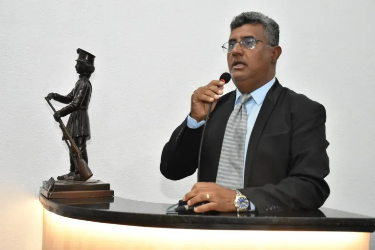 Solicitada a reforma de praça na rua Arapiraca e infraestrutura urbana no bairro Campo Limpo