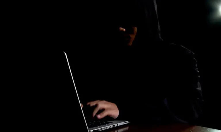 Ódio contra mulheres nas redes é tema do Caminhos da Reportagem