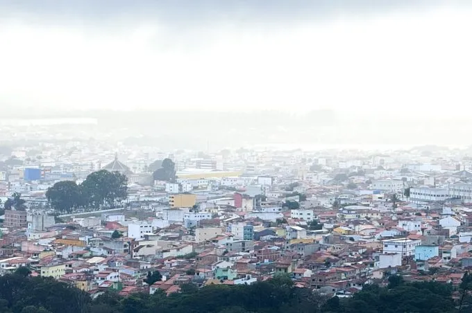 Chuvas provocam suspensão temporária de obras em Vitória da Conquista