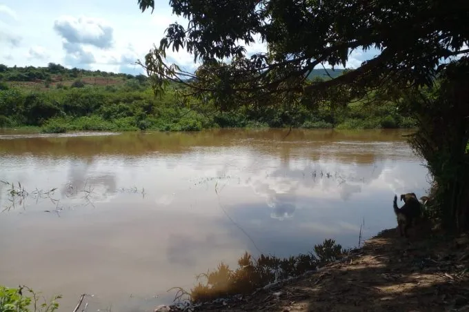 Defesa Civil monitora vazão de água em Barreiro do Rio Pardo. Nível do rio aumentou 60 cm neste domingo, 15