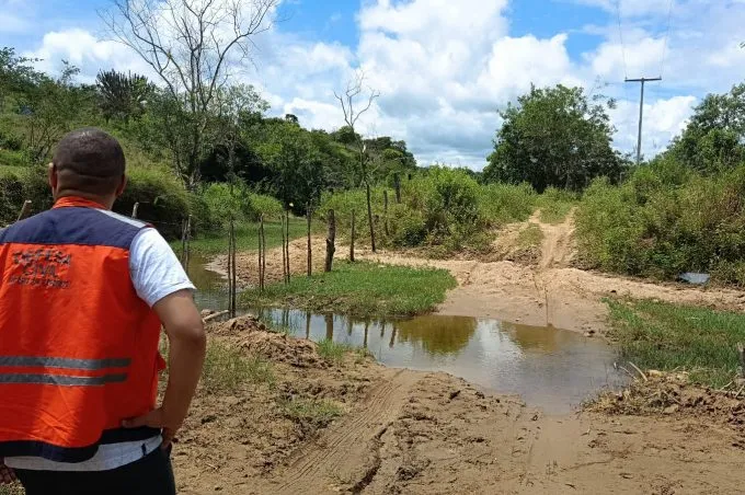 Defesa Civil monitora vazão do Rio Pardo no Barreiro e SMDR realiza melhorias na estrada para garantir acesso seguro