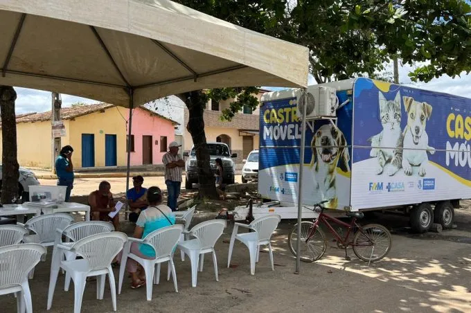 Distrito de São Sebastião recebe serviços do Castramóvel com castração e microchipagem de cães e gatos
