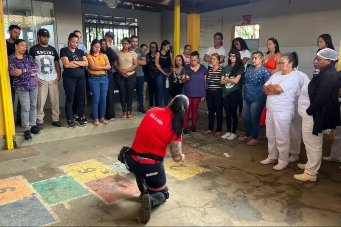 Prefeitura capacita servidores das escolas municipais em primeiros socorros e combate a incêndios