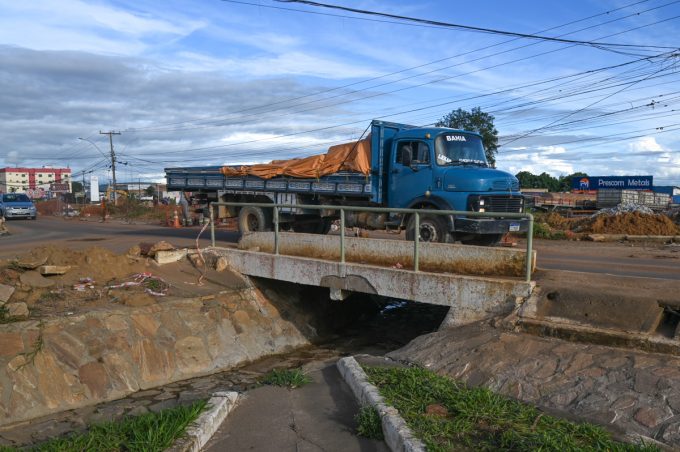 Prefeitura libera parte da ponte da Avenida Brumado após avaliação técnica