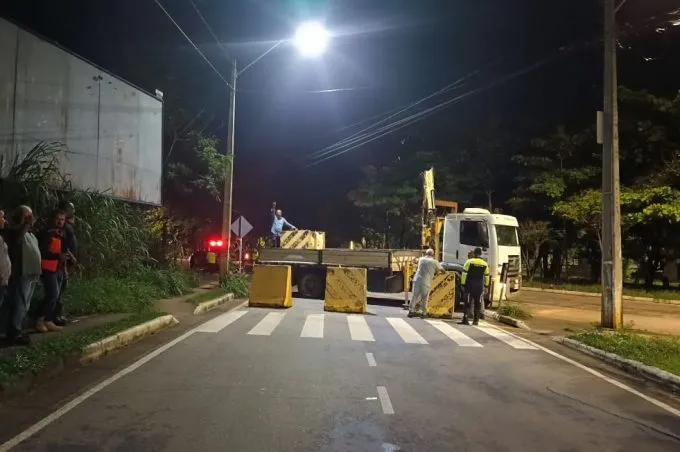 Reunião Emergencial: Prefeita Sheila Lemos manda interditar Rua Caracas e solicita intensificação nas buscas por Rosânia