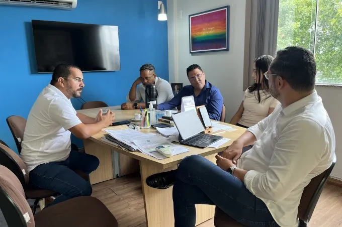 Semdes e SMDE discutem estratégias de inclusão de adolescentes quilombolas no Projeto Conquistar