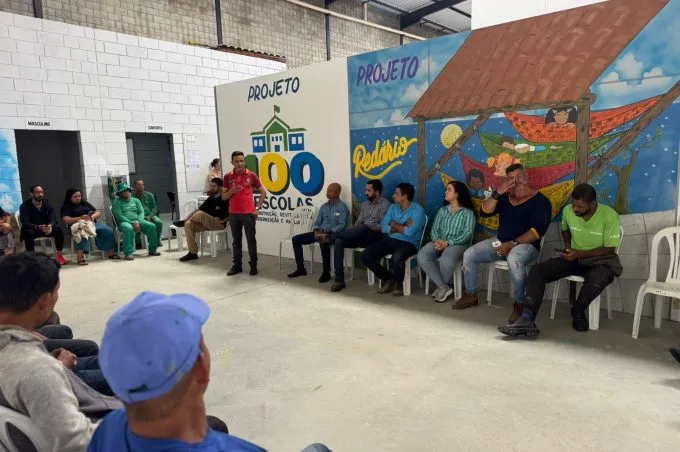 Servidores do almoxarifado da Secretaria Municipal de Educação participam de grupo terapêutico oferecido pelo Nast