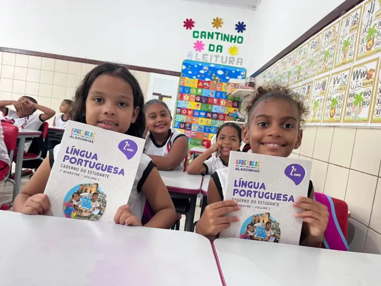 Alagoinhas inicia entrega de material escolar e fardamento para estudantes da rede municipal