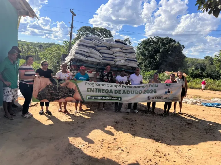 Agricultores de Riacho da Guia recebem 63 toneladas de adubo