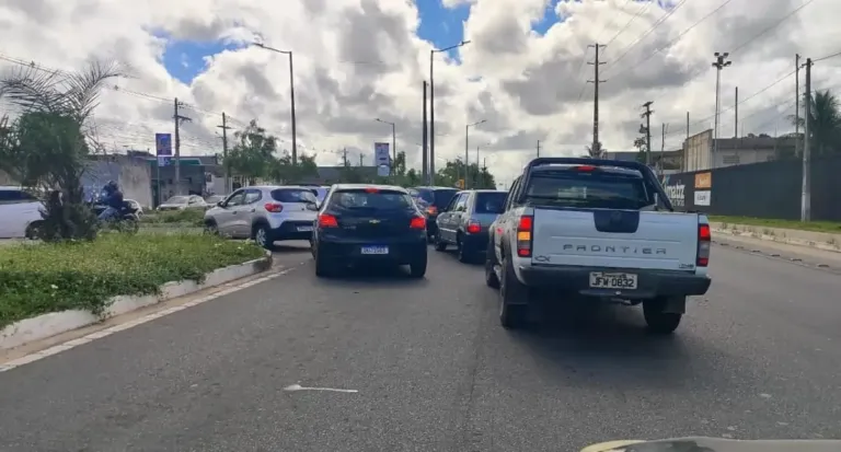 Instalação de “ilha de canalização” para conter engarrafamentos na Nóide Cerqueira