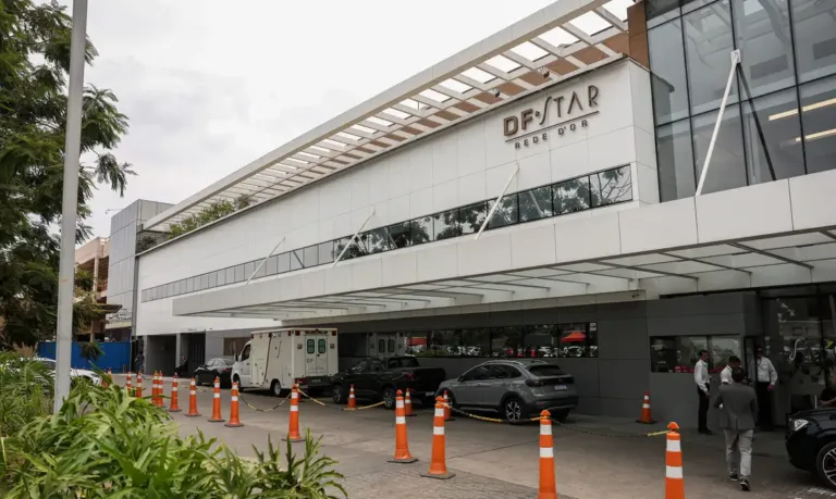 Bolsonaro é internado em UTI hospitalar com broncopneumonia bilateral