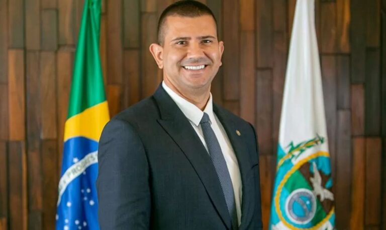 Douglas Ruas é eleito presidente da Alerj e será governador do Rio