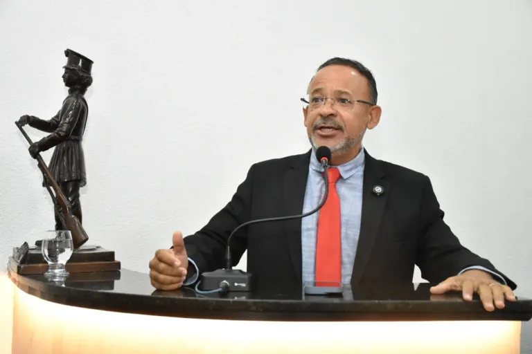 Escolas terão de se adaptar ao ECA Digital e reforçar orientação sobre uso da internet