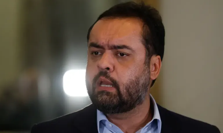 TSE retoma julgamento que pode deixar Claudio Castro inelegível