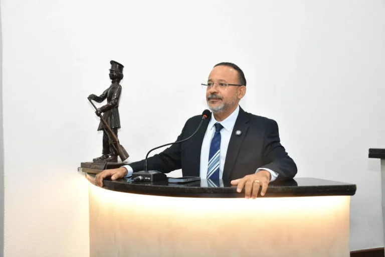 Placa de parada em frente a órgão público desativado pode gerar multas indevidas