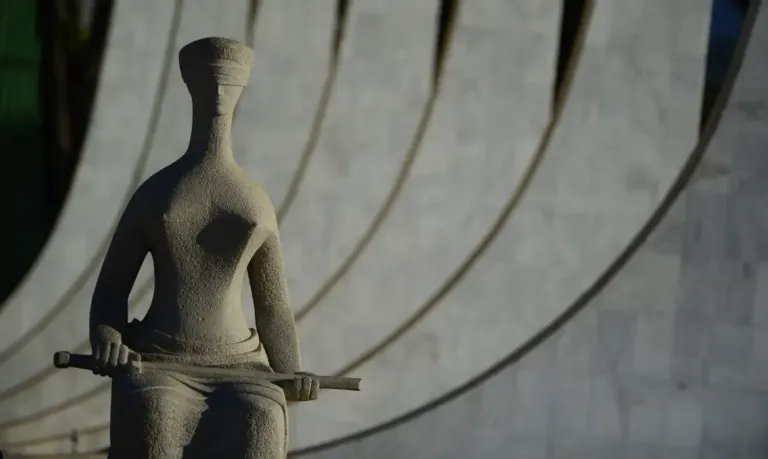 STF decide limitar pagamento de penduricalhos no Judiciário e MP