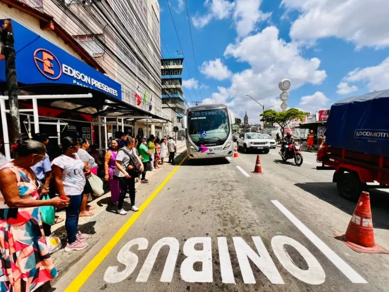 Projeto autoriza táxi a utilizar faixa de ônibus mesmo sem passageiros