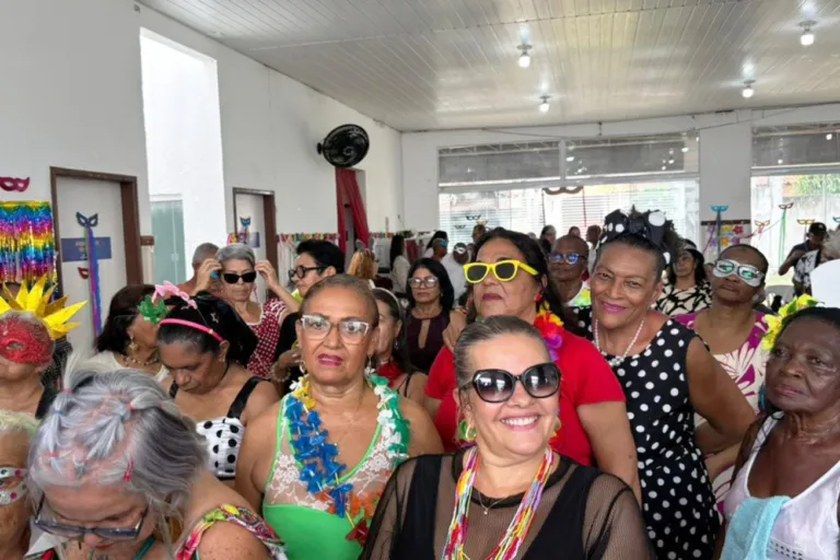 Centro Zazinha Cerqueira realiza Bye Bye Carnaval para a terceira idade