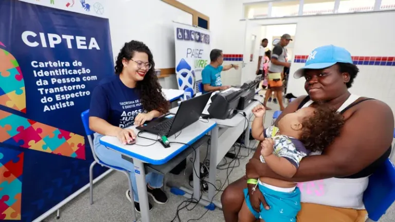 Caravana de Direitos Humanos leva serviços gratuitos em celebração religiosa na Feira de São Joaquim