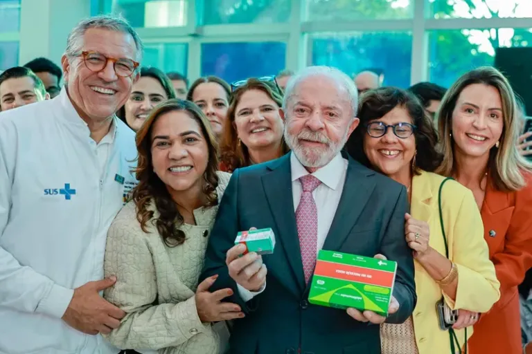 Bahia marca presença em visita de Lula e Padilha à fábrica de produção de medicamentos oncológicos