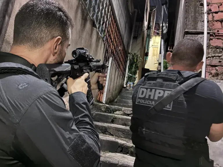 Operação Bandeira Branca prende sete investigados por ataque de torcida organizada em Salvador