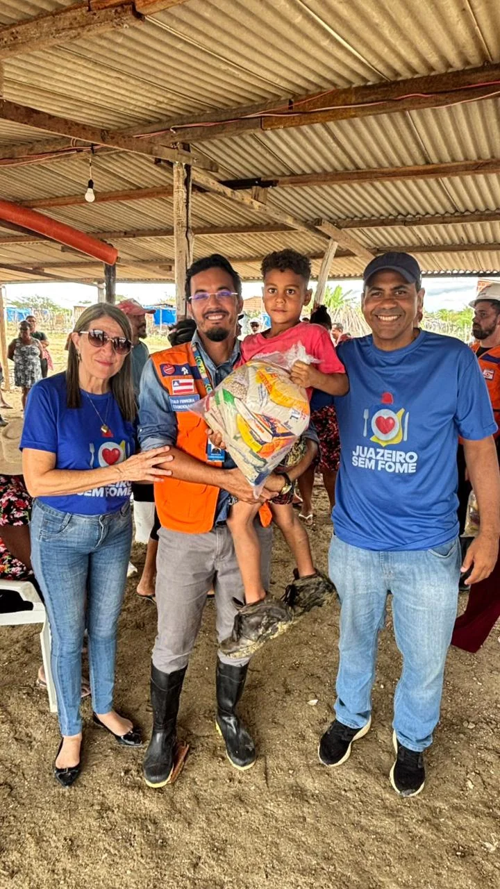 Prefeitura de Juazeiro leva assistência emergencial ao pré-assentamento Terra Nossa, na região do Salitre, com atuação da Defesa Civil, Programa Juazeiro Sem Fome, atendimento social e de saúde