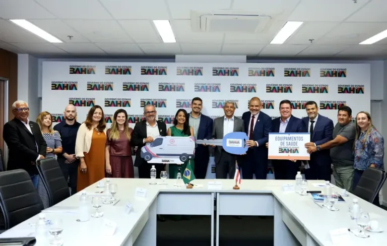 Governo do Estado entrega ambulância e equipamentos hospitalares para o município de Boquira