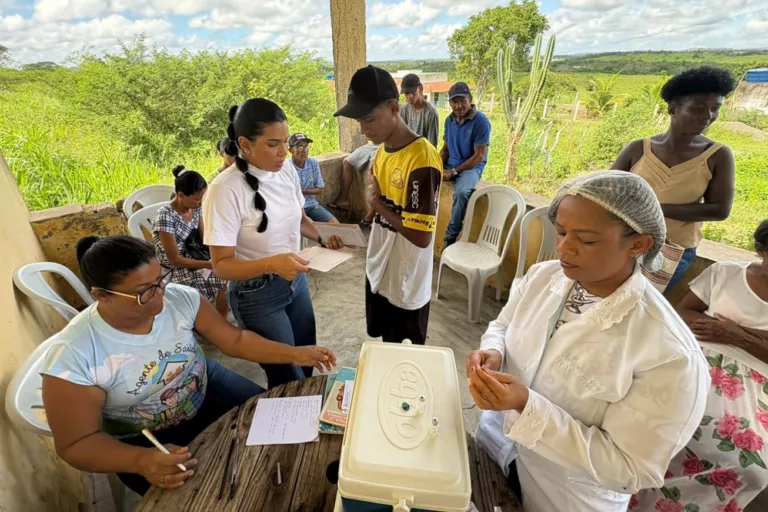 Vacinação itinerante chega a povoados do distrito Governador João Durval Carneiro