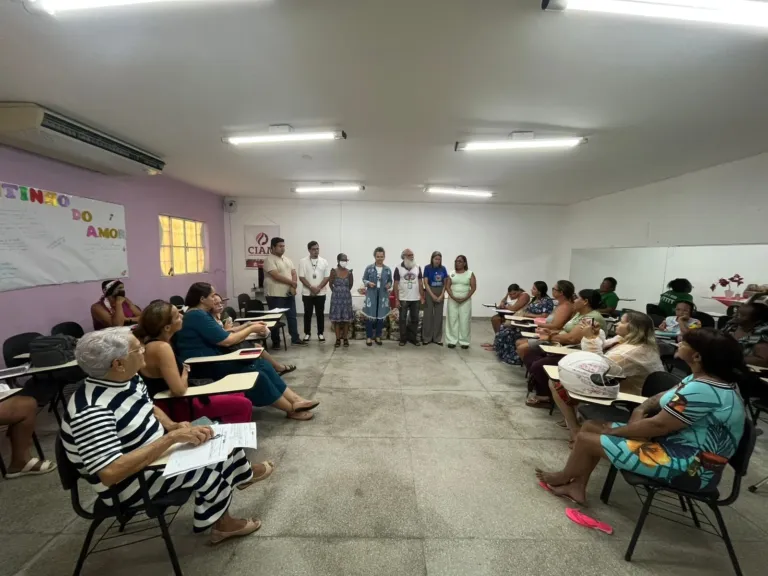 Juazeiro Sem Fome entrega cestas a mulheres com lúpus e fibromialgia