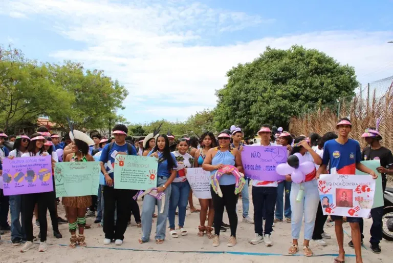 Dia da Mulher: estudantes e professores do Colégio Estadual Indígena Coroa Vermelha promovem ações contra violência de gênero