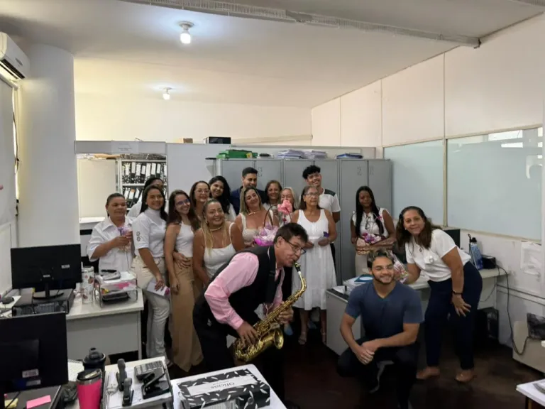 Servidoras de Juazeiro recebem homenagem especial com música e lembranças