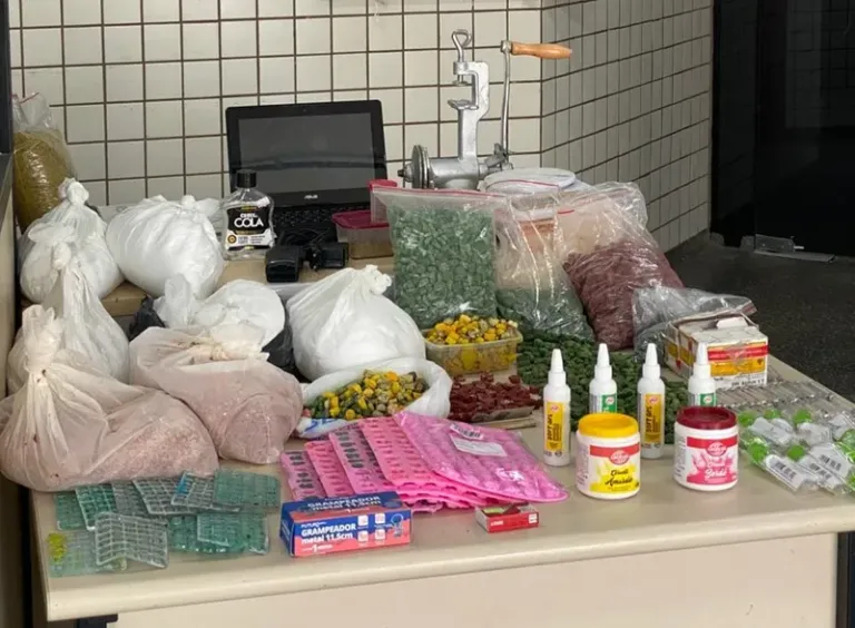 PM desmonta laboratório de drogas em Lauro de Freitas