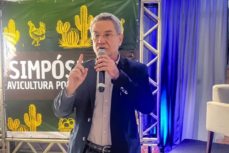 Seagri apresenta liderança da Bahia na avicultura durante simpósio em Feira de Santana