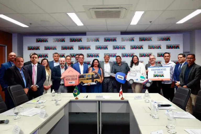 Governador autoriza obras na BA-420 e entrega equipamentos para Maragogipe