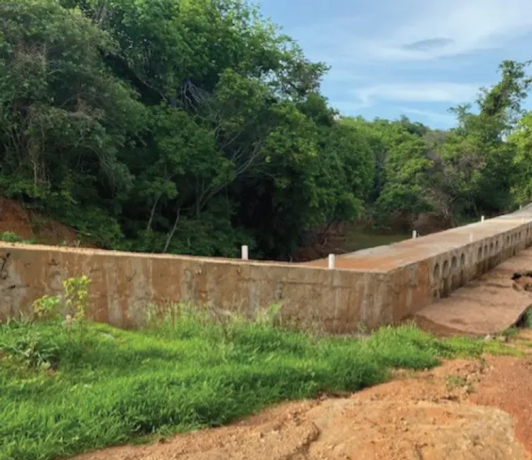 Governo da Bahia entrega passagem molhada e anuncia novas obras para comunidades rurais de Urandi