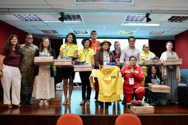 Sema entrega equipamentos a brigadas voluntárias no encerramento de seminário sobre incêndios florestais