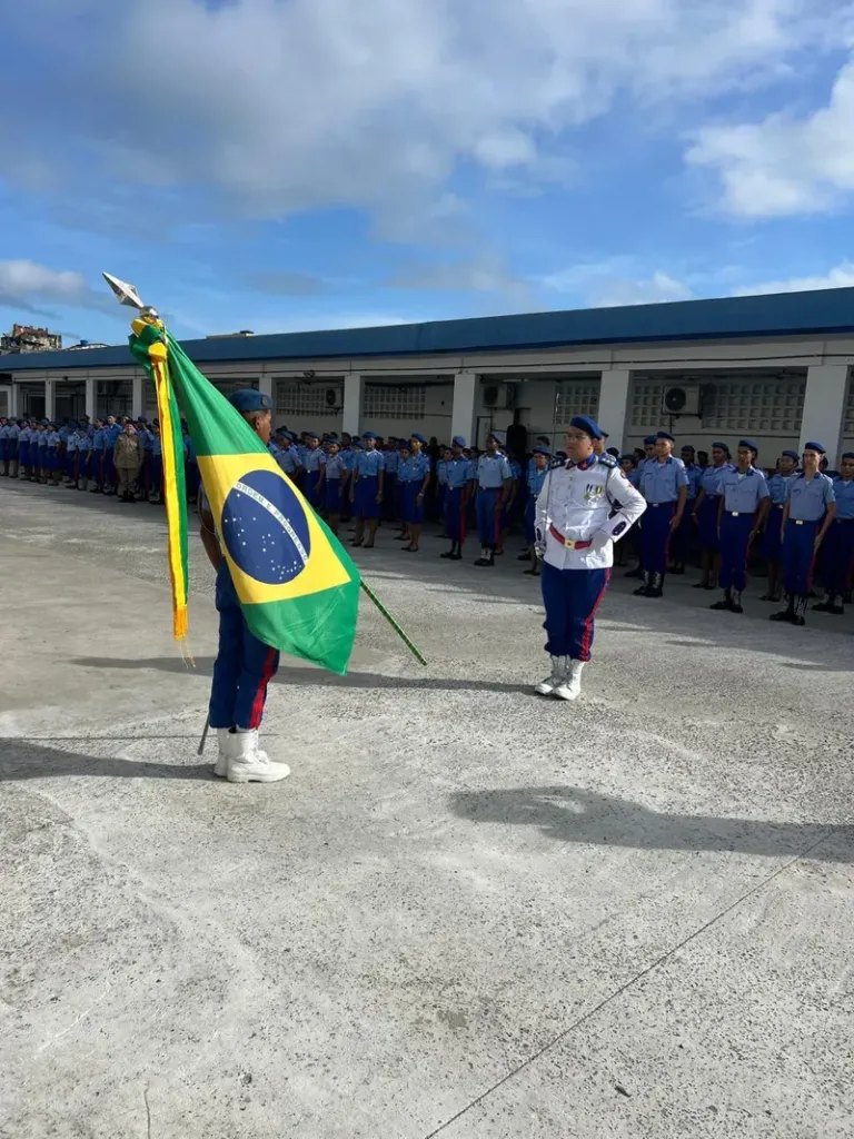 CPM gradua por mérito intelectual e disciplinar aluno coronel com autismo