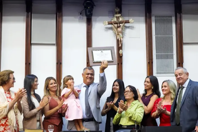 Assembleia Legislativa concede título de Cidadão Baiano ao presidente da CAR, Jeandro Ribeiro